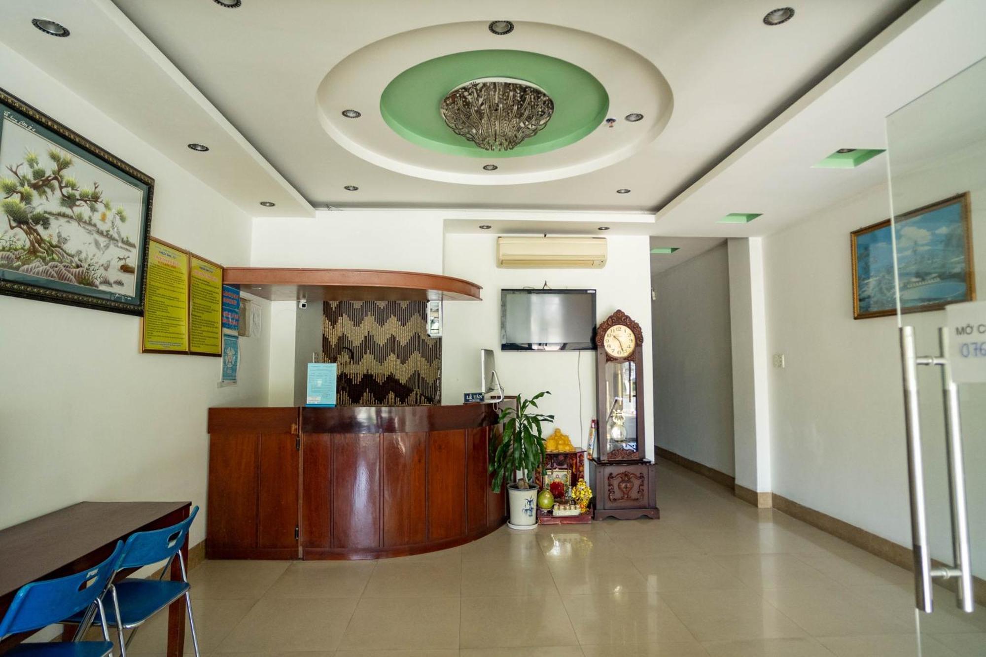 Khách sạn Lyly *